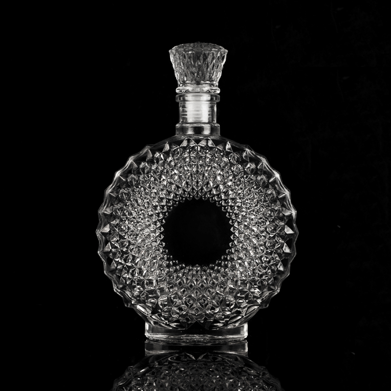 bottiglia bianca alta di lusso bicchiere di vino di cristallo con coperchi di vetro per la celebrazione di Natale