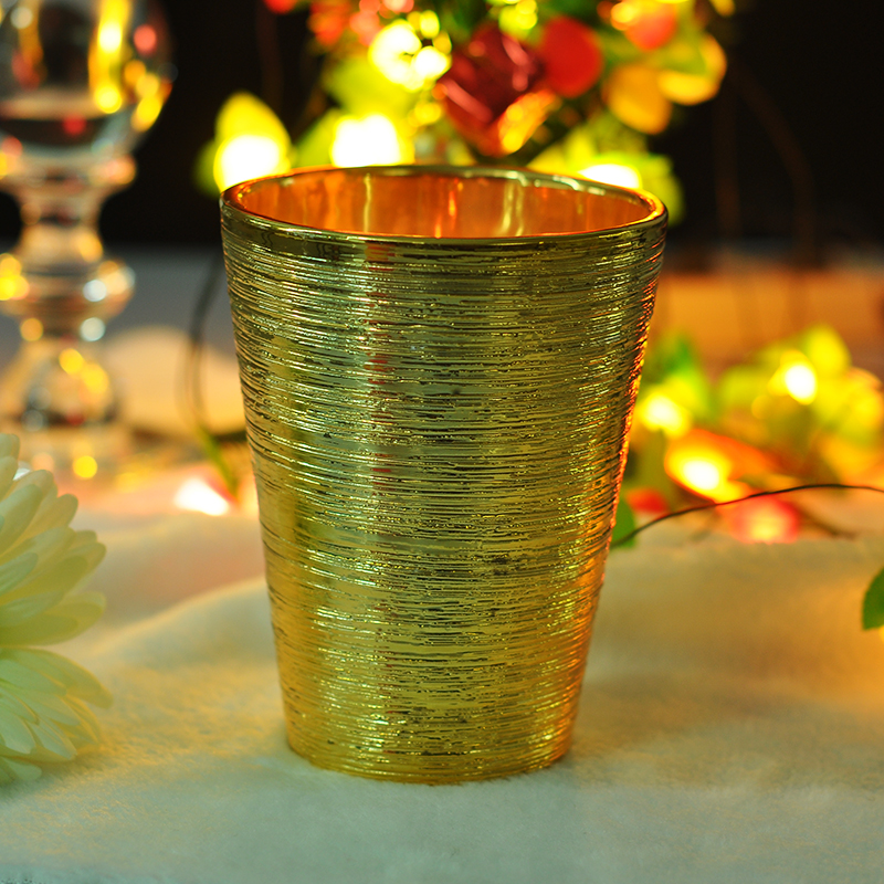 Thread patterned V shape candle holders