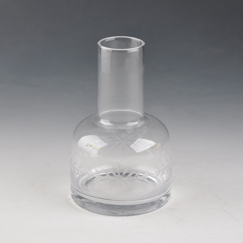 trasparente decanter in vetro