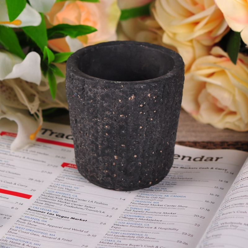 ciemnoszary betonu cementowego świecznik