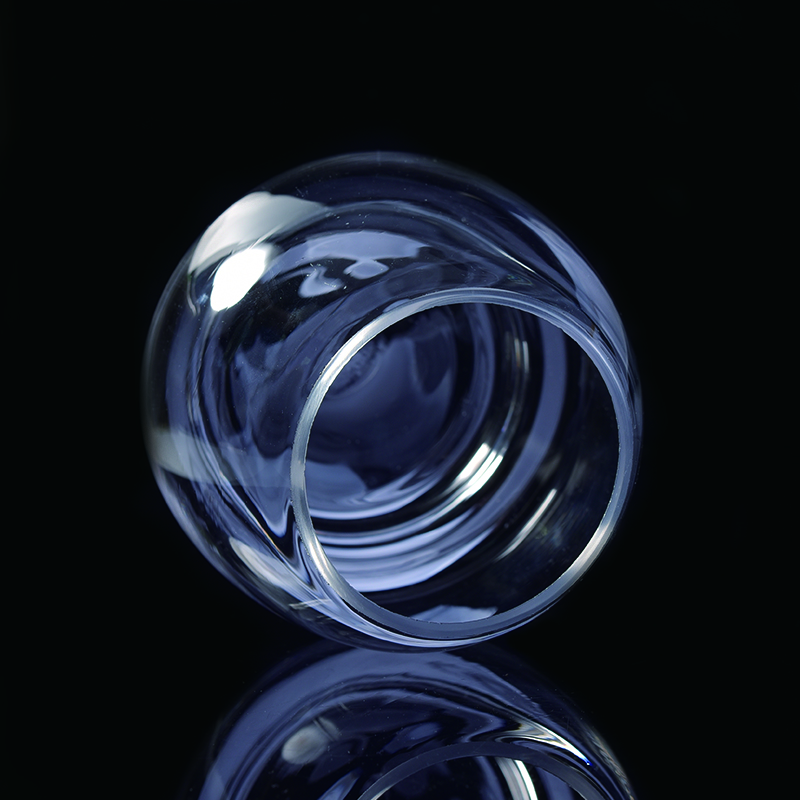 حاوية زجاجية كبيرة