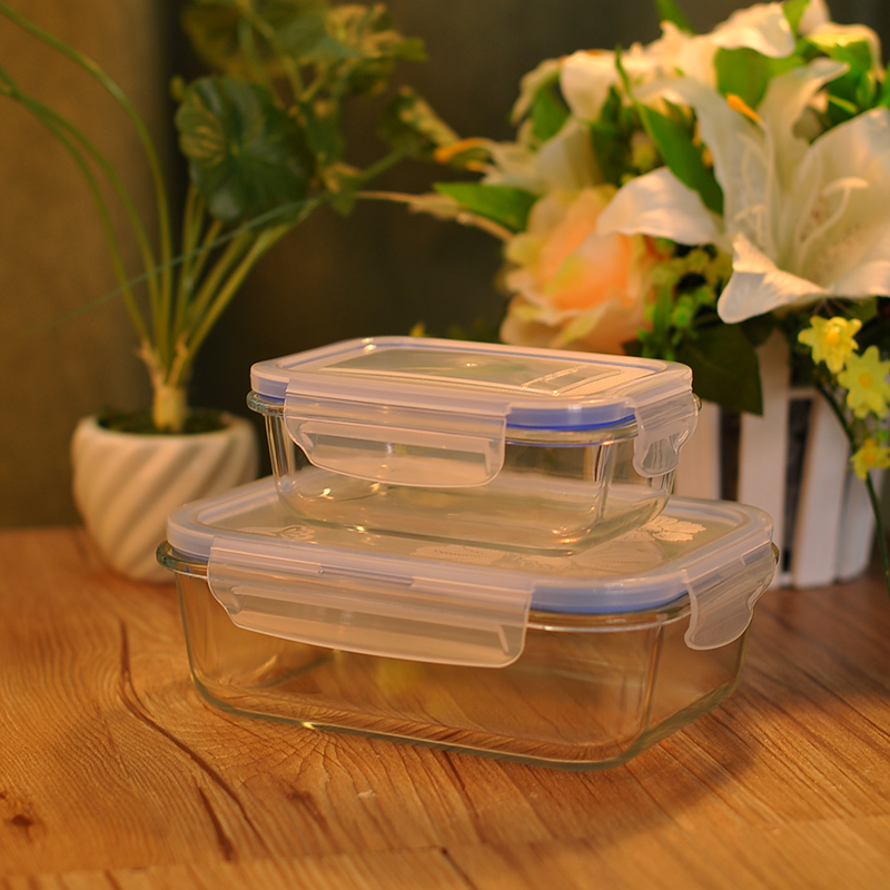 蓋付きの正方形のガラス容器