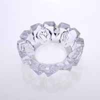 modello trasparente rotondo di vetro posacenere