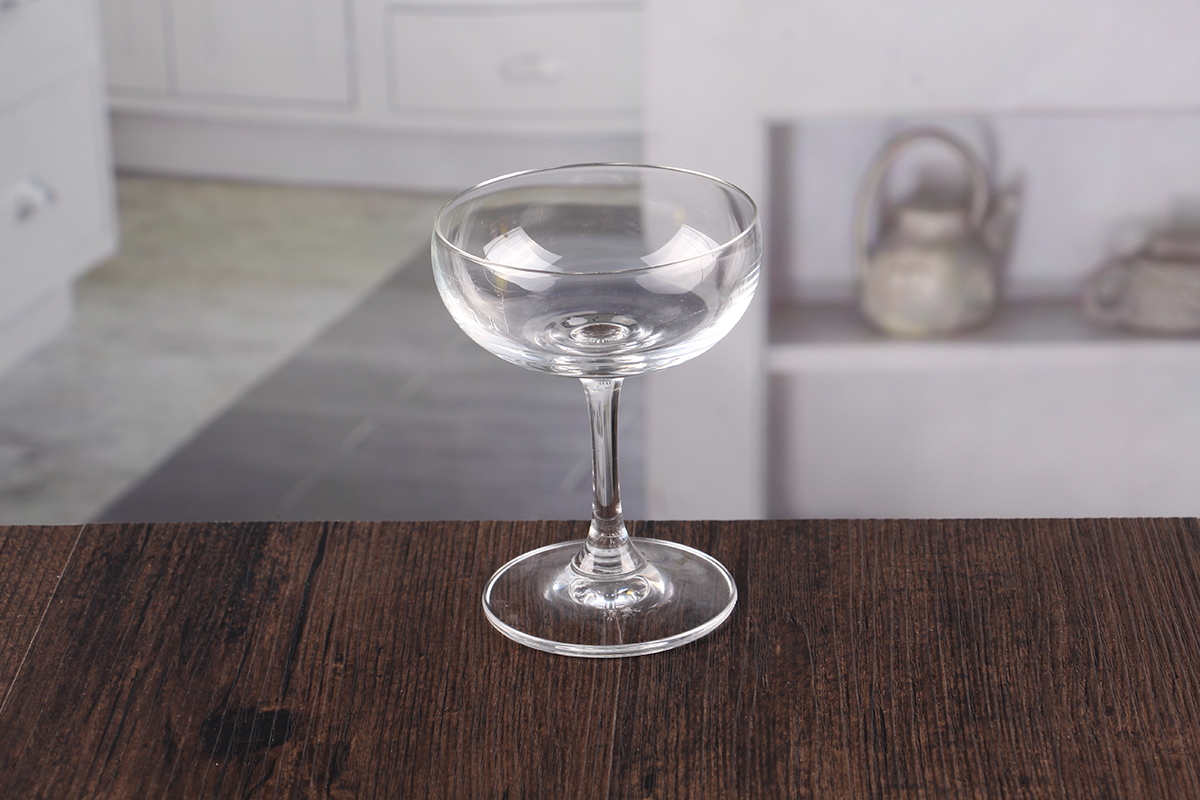 Inexpensive crystal champagne saucer