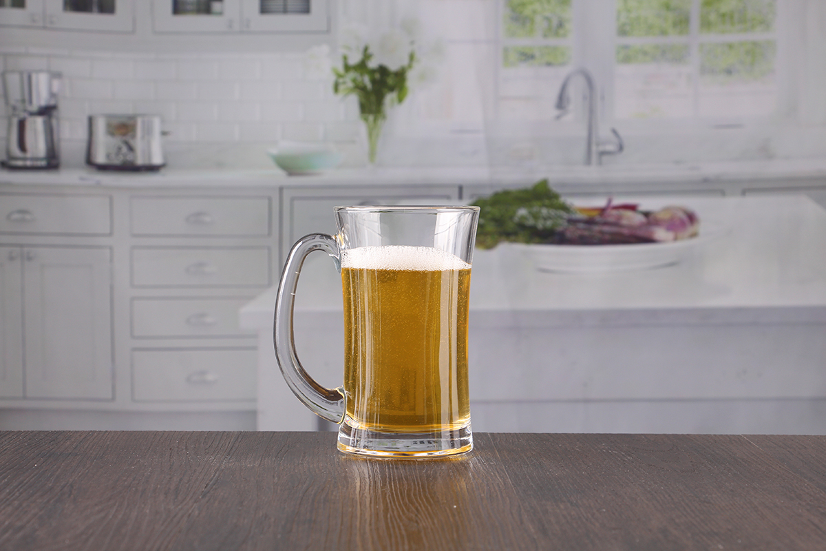 Beer glass with handle