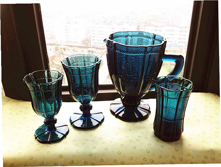 retro champagne glasses