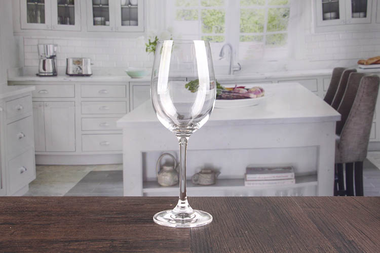 Red And White Wine Glasses