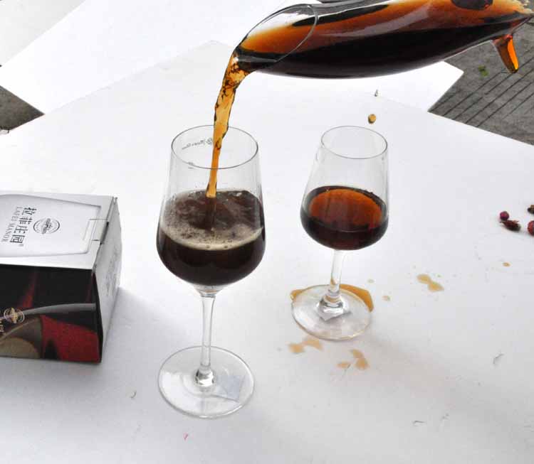 Unique design oX horn glass decanter with handle,glassware decanter whiskey decanter set wholesale