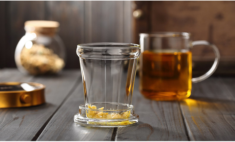 clear glass tea cups