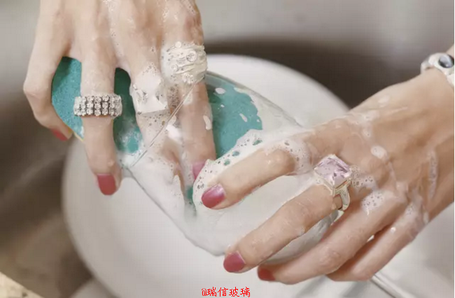 Do you know how to clean the goblet?