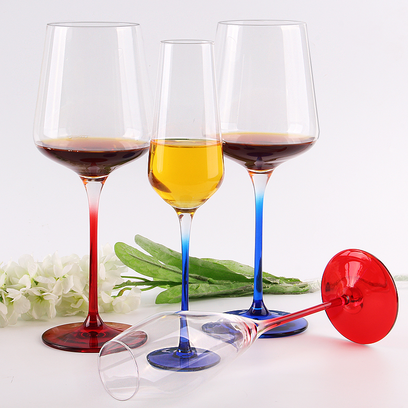 How many milliliters is the standard wine glass?