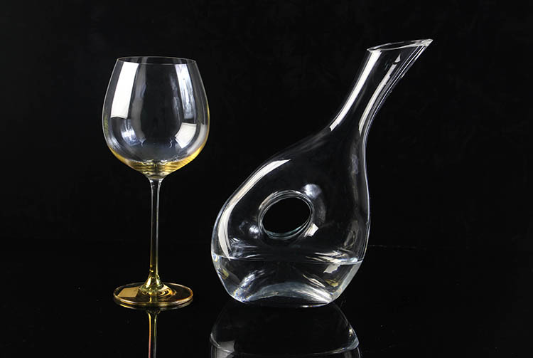 Glass decanter with hole
