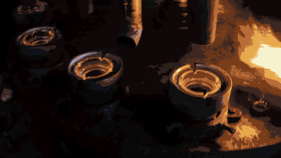 Machine blowing whisky glass