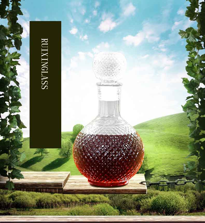 glass decanter with stopper