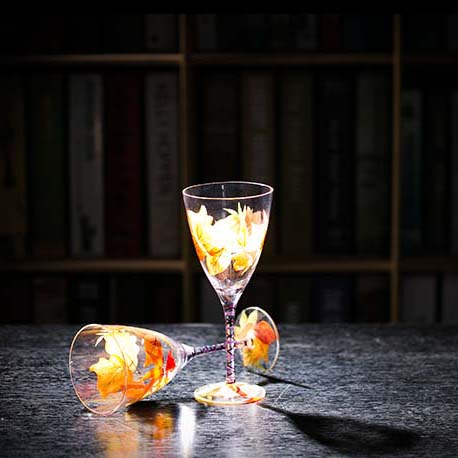 hand painting wine glasses