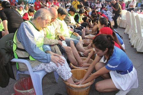 How to Celebrate the Double Ninth Festival