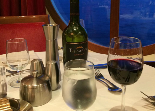 Can I bring wine glass on a plane?