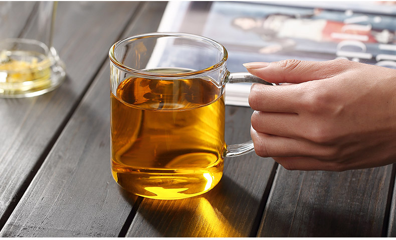 clear glass tea cups