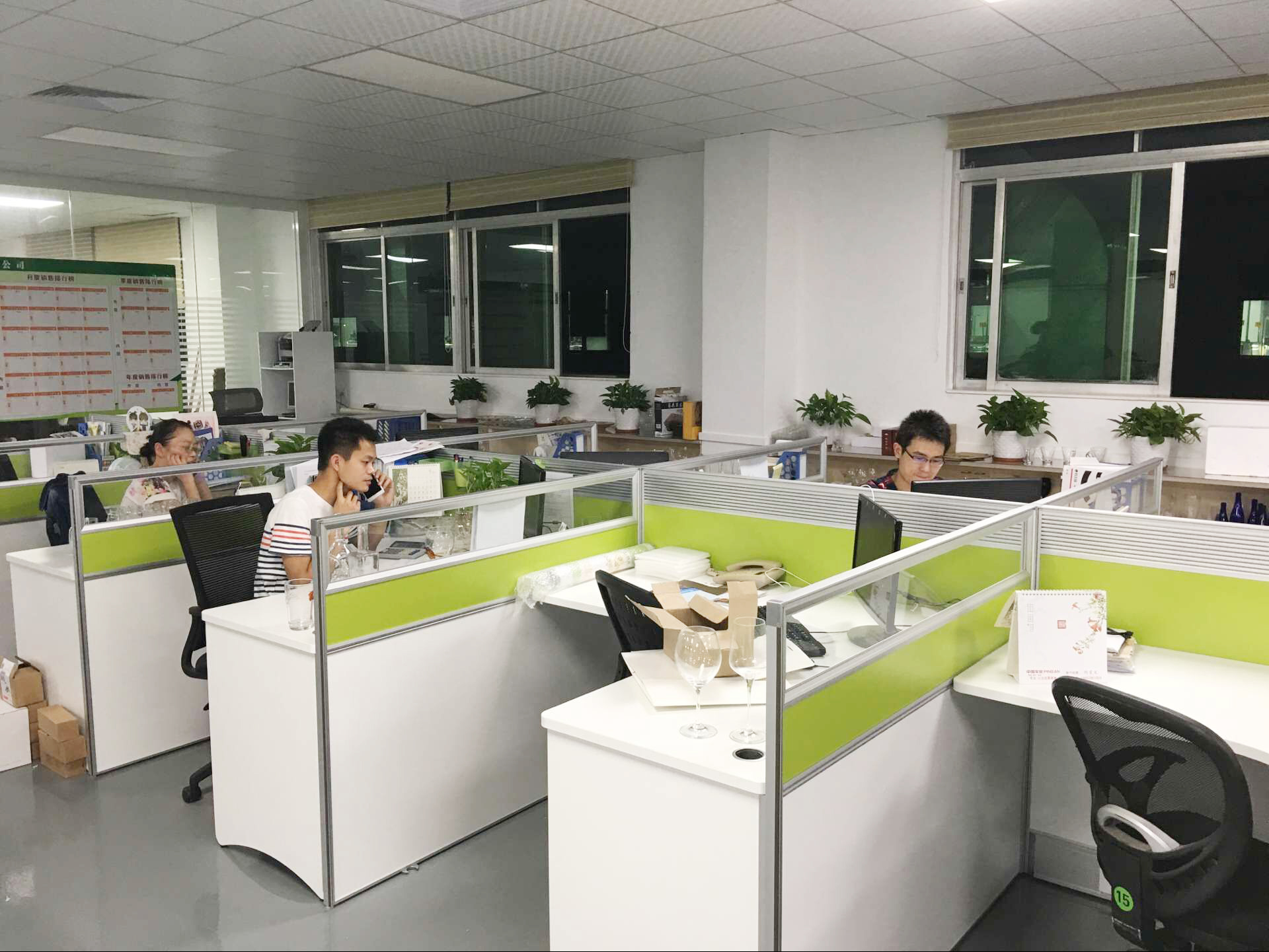  wine glass wholesalers have such a group of hard-working people