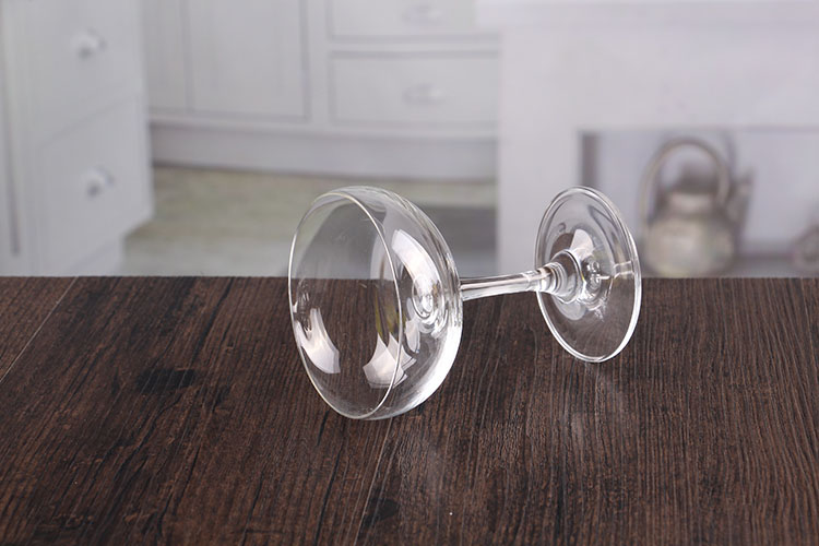 Inexpensive crystal champagne saucer