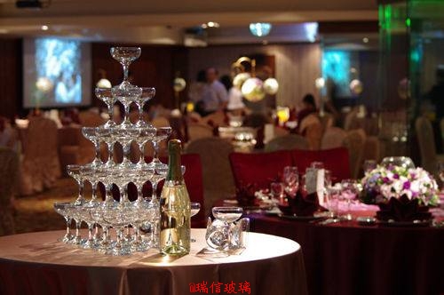 Fabulous glassware for your dining table adjustments today