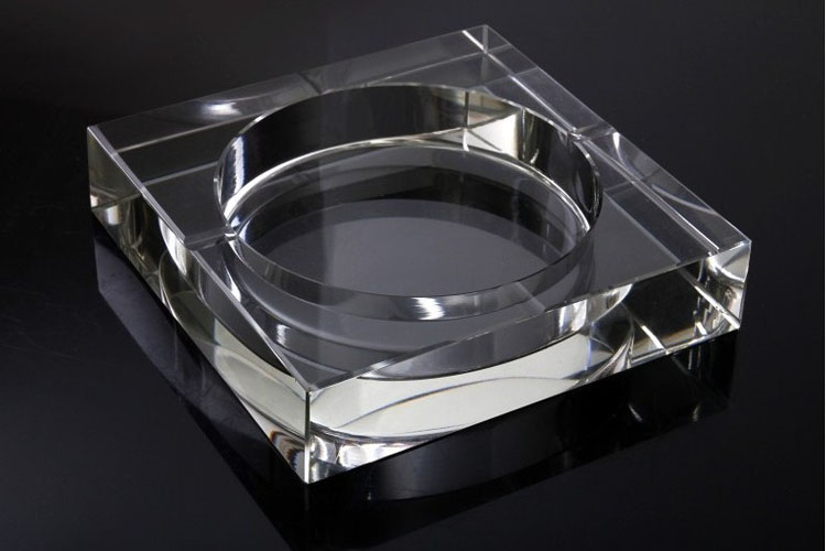 clear glass ashtrays
