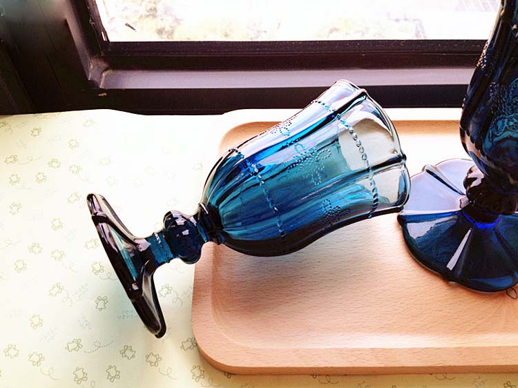 retro champagne glasses