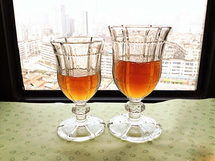 retro champagne glasses