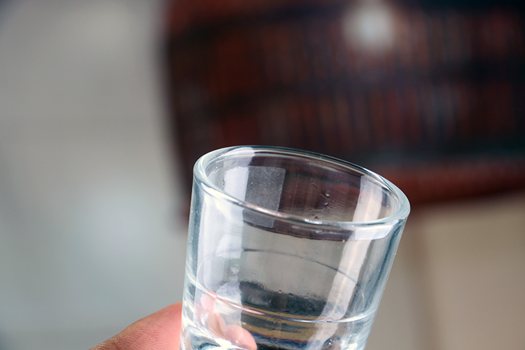 Cheap 2oz thick bottom shot glass