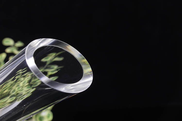 Glass decanter with hole