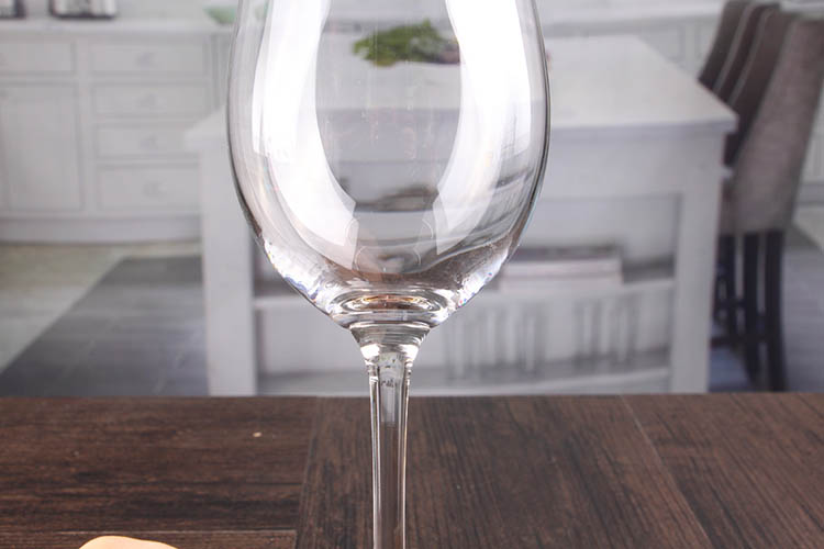 Red And White Wine Glasses