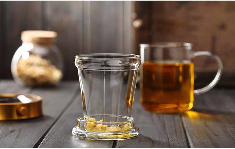 clear glass tea cups