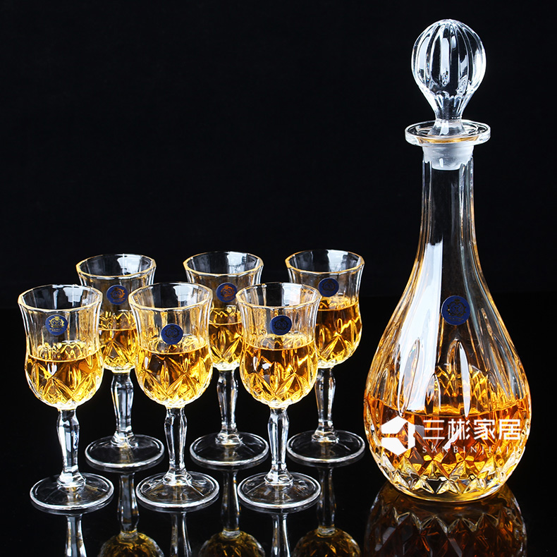 Les bouteilles en verre sont mieux pour le stockage de bouteilles en plastique de vin rouge