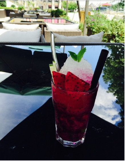 espèces de verre et procédé de moulage par tasse en verre