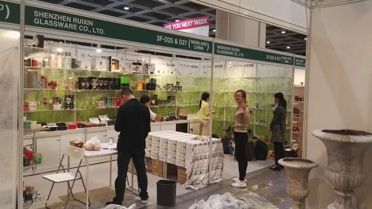 Bedrijf ging naar het tentoonstellings- en congrescentrum van Hong Kong om de tentoonstelling te org