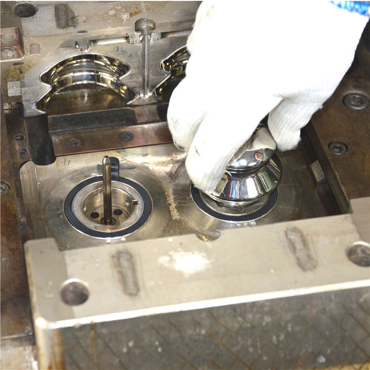 LSR injection massager production