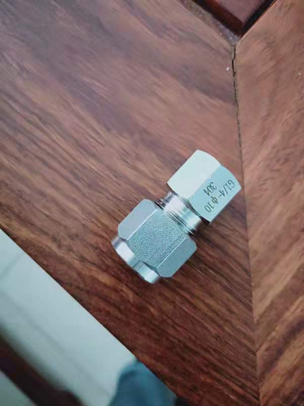 Swagelok Code SS-810-7-8RT Rohrverschraubungen