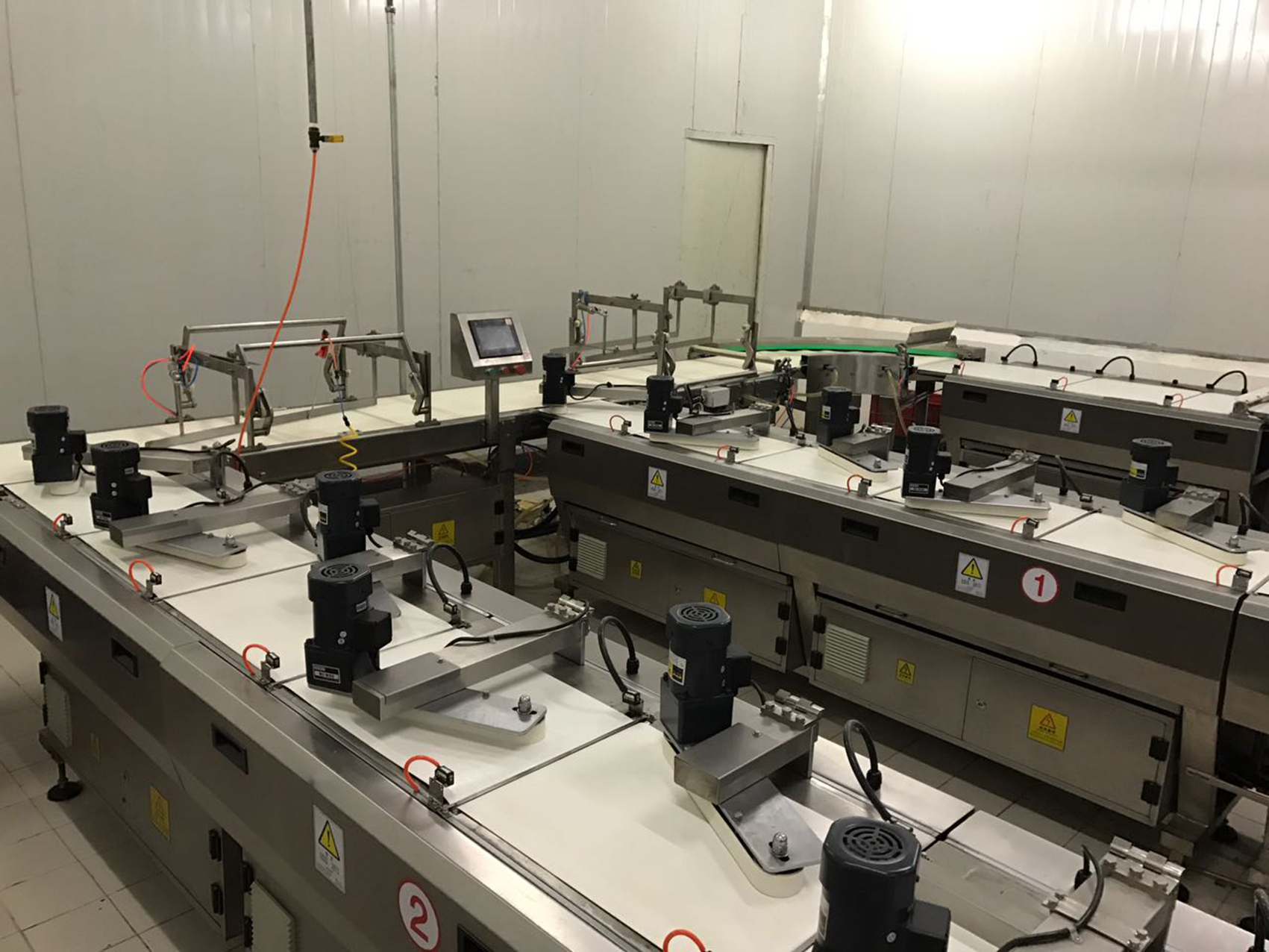 China Chocolate auto feeding flow pack machine for food pillow-type packaging machine chocolate wrapping machine manufacturer
