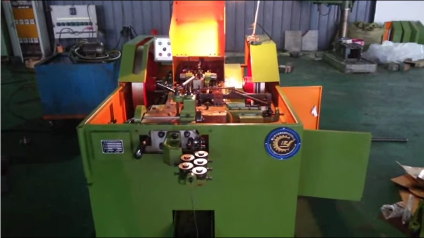 Cold heading machine