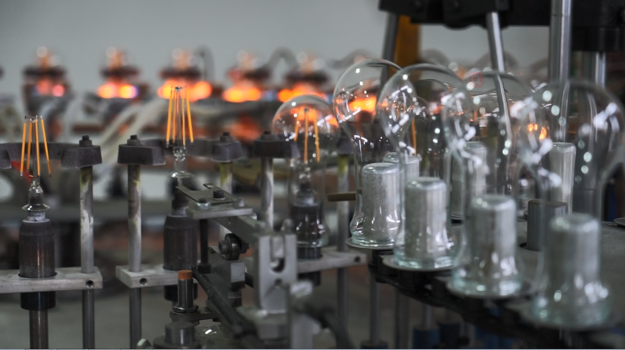Innolite LED Filament light bulbs Auto Production 2