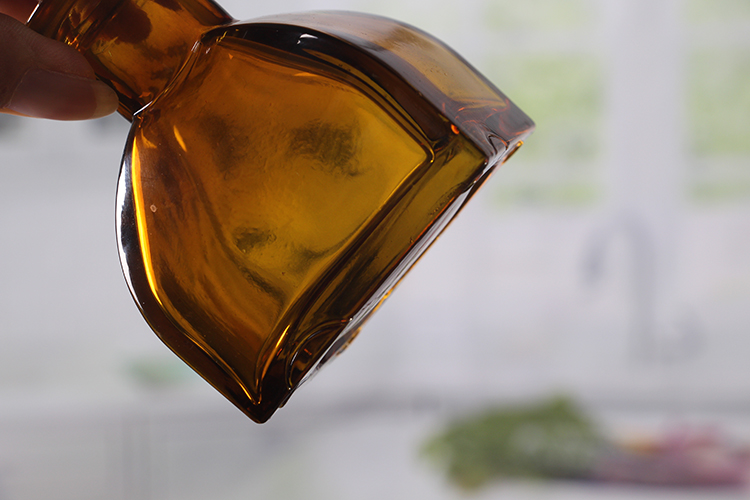 Glass aromatherapy bottle