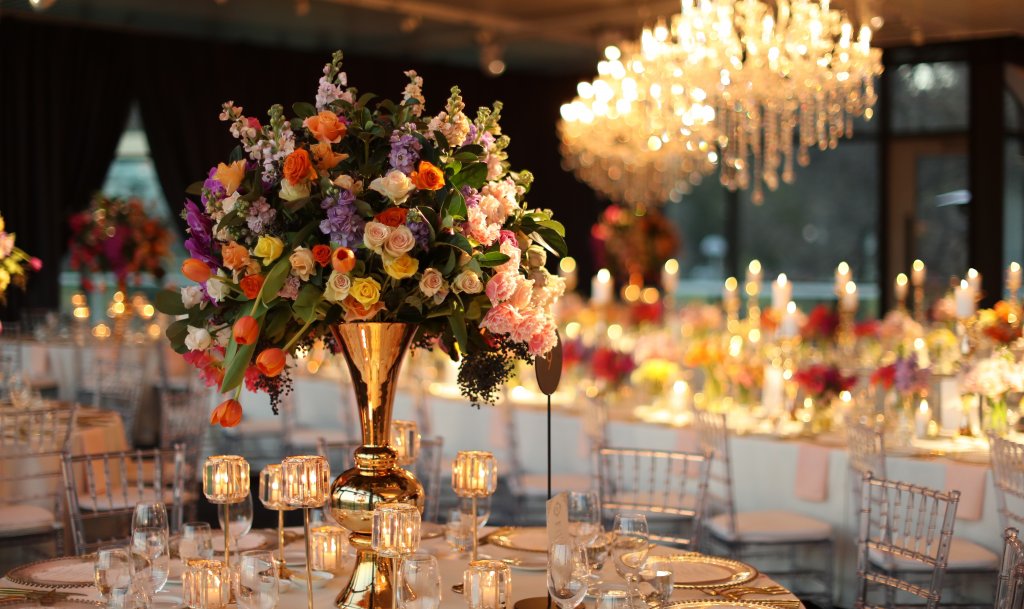 How can I use glass candle holder for my centerpieces at my wedding?