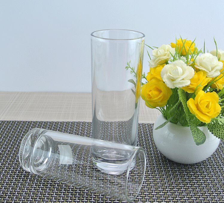 clear drinking cups