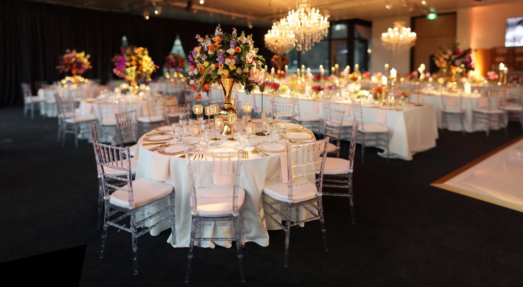 How can I use glass candle holder for my centerpieces at my wedding?