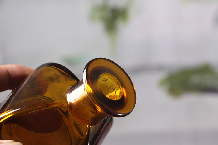 Glass aromatherapy bottle