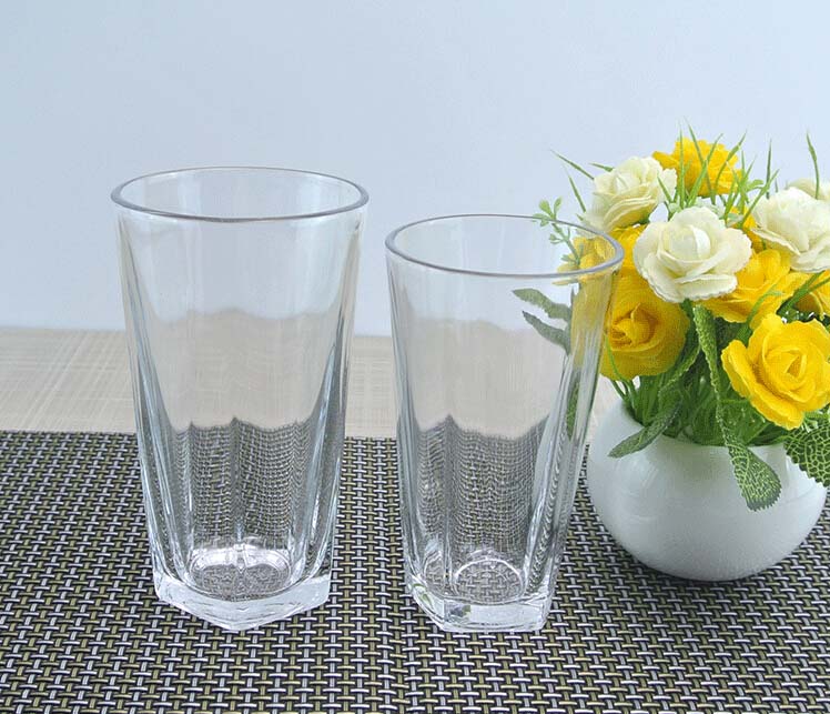 clear drinking cups