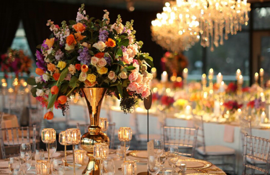 How can I use glass candle holder for my centerpieces at my wedding?