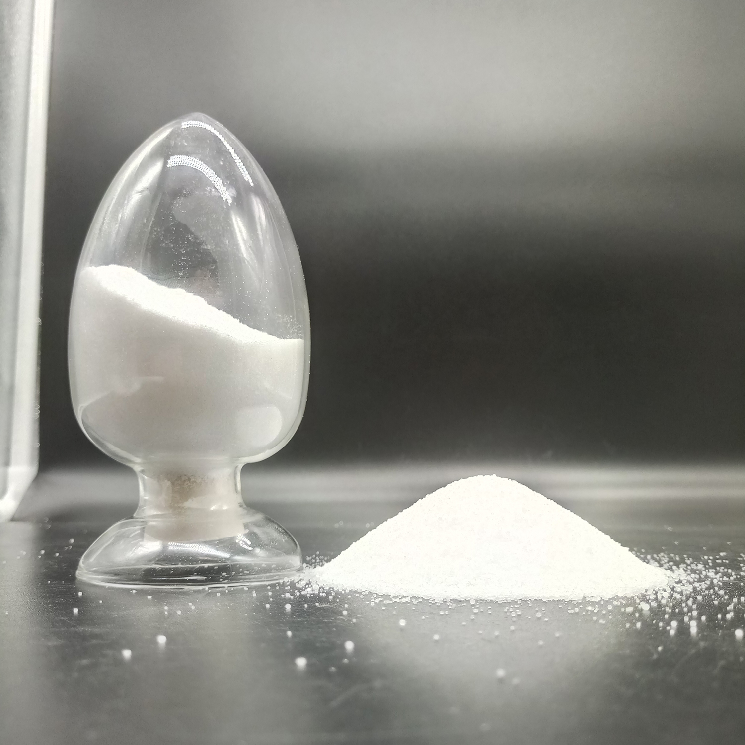 Polyacrylamide pour le traitement du papier et de la pâte dans l'industrie du papier