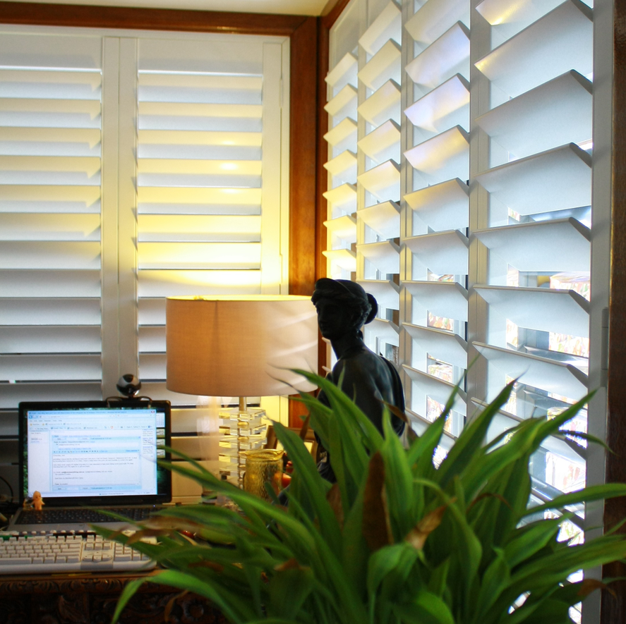 Поставщик деревянных жалюзи Paulownia, Китай Прочтите древесину Горизонтальный деревянный затвор