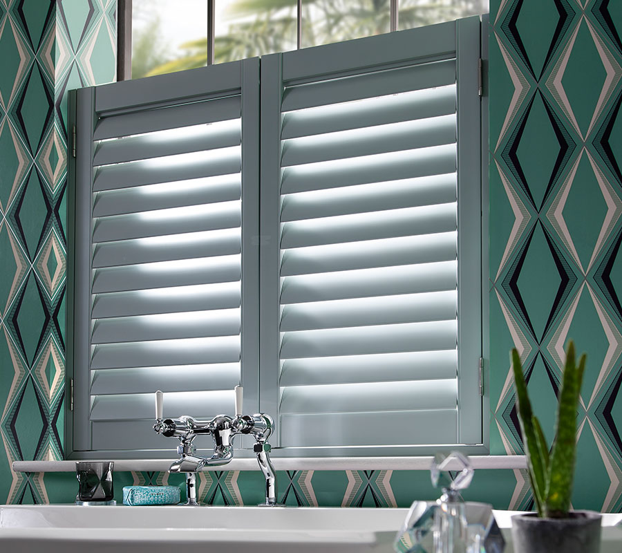 Vinyl of PVC driehoekige witte kleur binnenshuis plantation sluiter venster